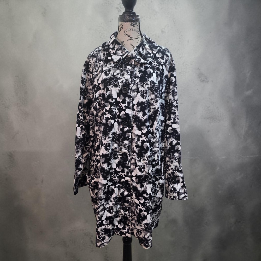 CJ Banks Womens 3X Black White Floral Abstract Button Up Jacket Coat Trench